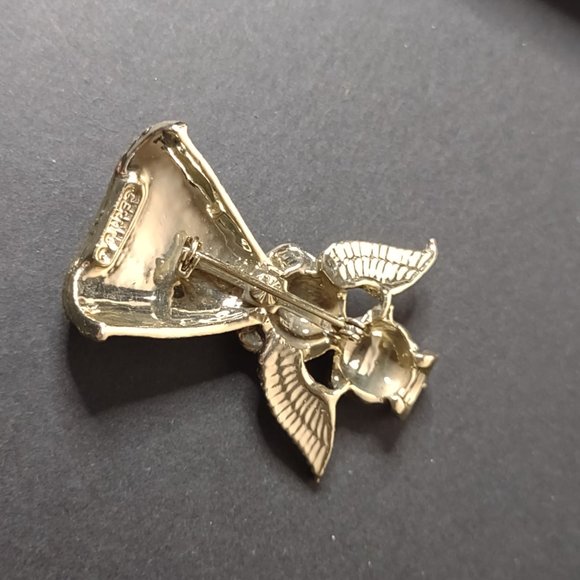 Angel With Red Flower Brooch - Picture 3 of 7